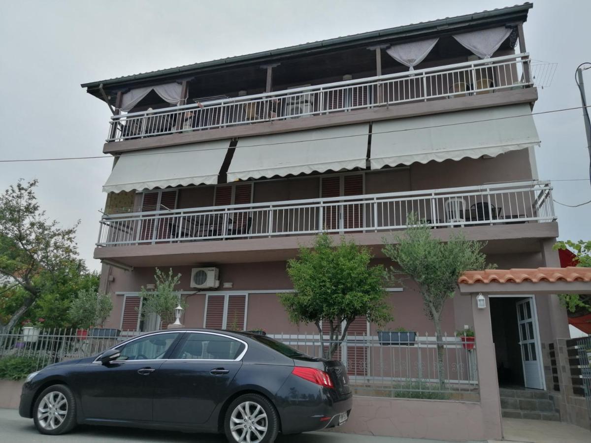 Ο Ακλόνητος Aparthotel Nea Mesagkala Exterior photo