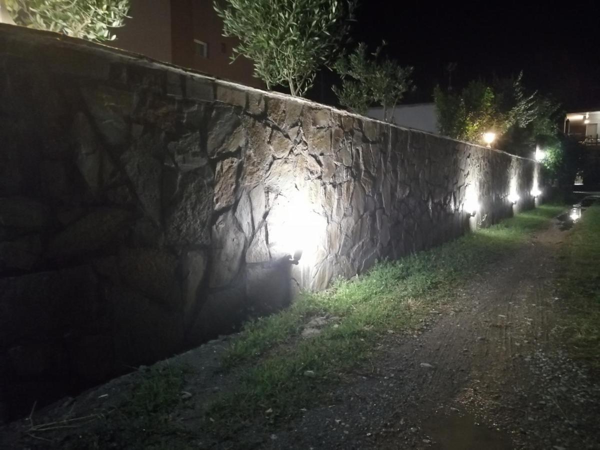 Ο Ακλόνητος Aparthotel Nea Mesagkala Exterior photo